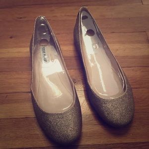 Steve Madden - Gold Glitter flats - NEVER WORN
